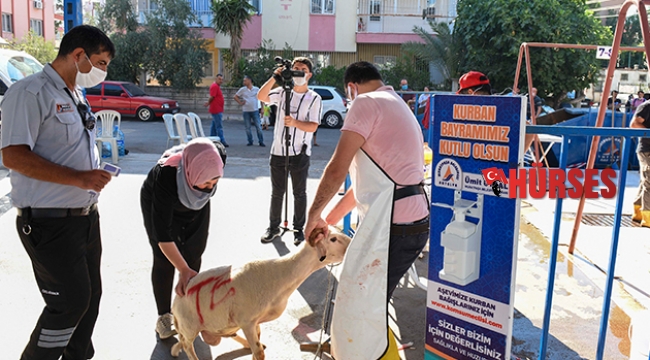 Muratpaşa'da 7 ayrı noktada 987 kurbanlığın ücretsiz kesimi yapıldı