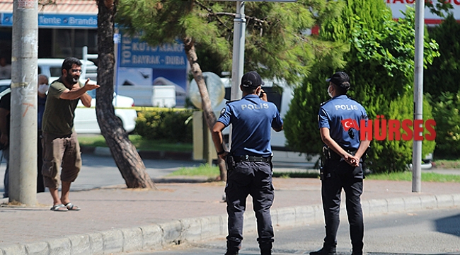 Pazarcılar odasının önünde bıçaklı eylem