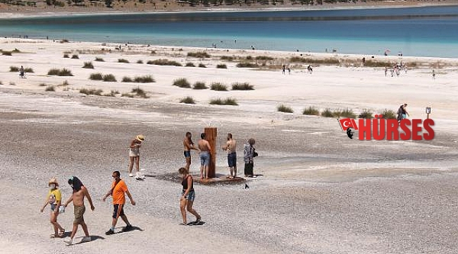Salda Gölü'nde çamur çukuruna girene ceza