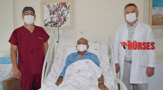 Tümör tespit edilen akciğeri temizlenip, yeniden nakledildi