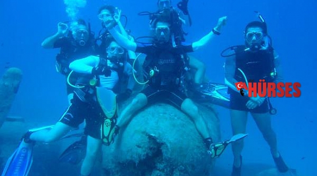 Turistler, Antalya'nın su altı zenginliklerini keşfediyor