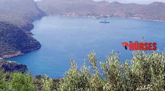 Türk fırkateyni Kaş'ta, Yunan fırkateyni Meis önünde bekliyor