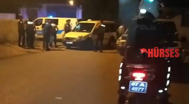 Uyuşturucu ticaretinden aranan şüpheliyi gözaltına alan polis ekibine taşlı saldırı