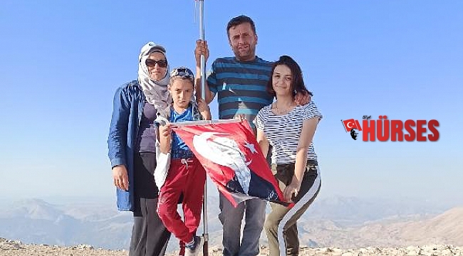 Zirvede Ata'ya saygı