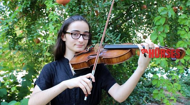 12 yaşındaki kemancı İtalya'da birinci oldu