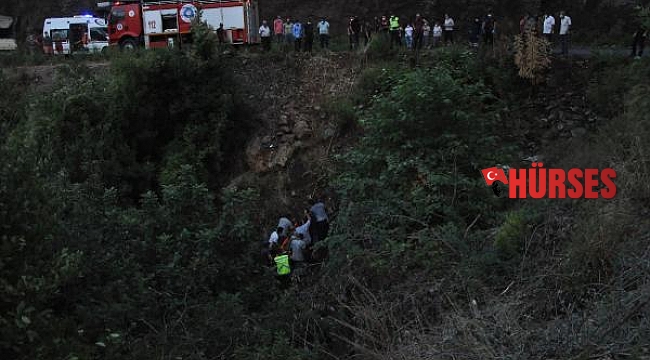 50 metrelik uçuruma yuvarlanan kamyonetteki 6 kişi yaralandı