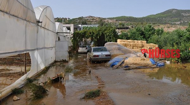 Borudan taşan sular seraya ve bahçeye doldu