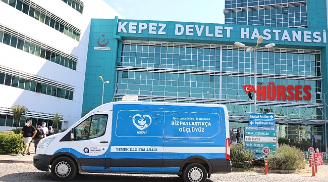 Büyükşehirden sağlık çalışanlarına aşure ikramı