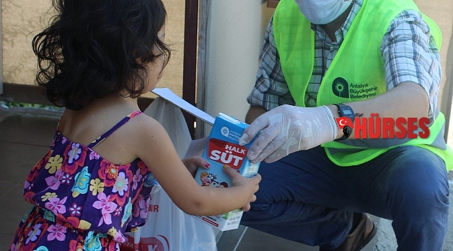 Çocuklara iki ayda 64 bin litre ücretsiz Halk Süt dağıtıldı.