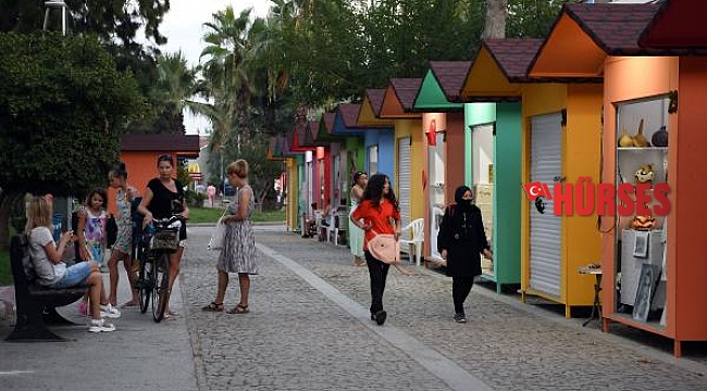 Dükkanlar el işi sanatçılarına teslim edildi