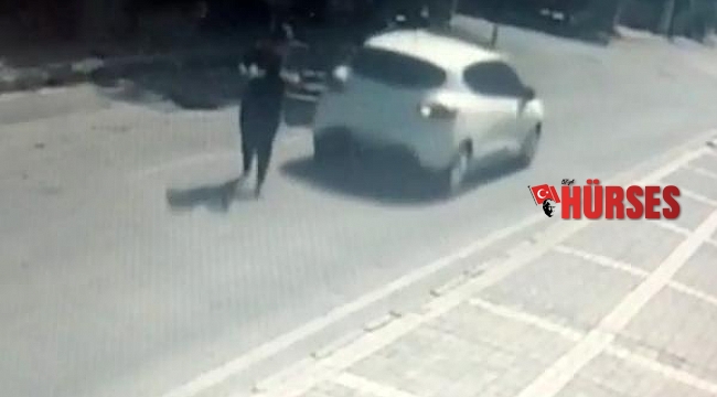 Elindeki tabakla karşıya geçmeye çalışan kadına, otomobil çarptı