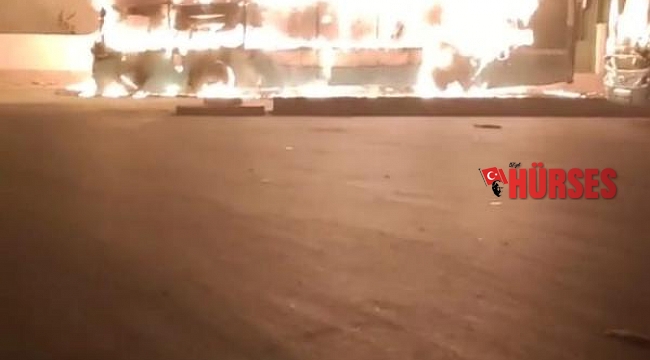 Halk otobüsü çıkan yangında kullanılmaz hale geldi