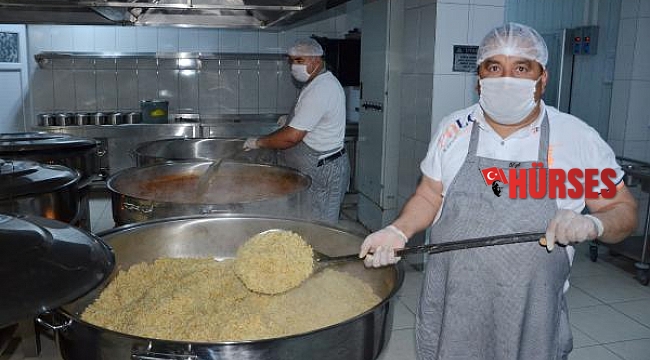 İhtiyaç sahibine günlük iki öğün sıcak yemek