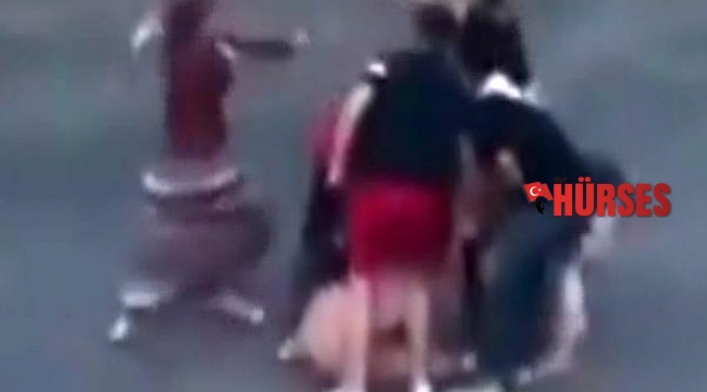 Kadınların sokak ortasındaki kavgasını erkekler ayırdı