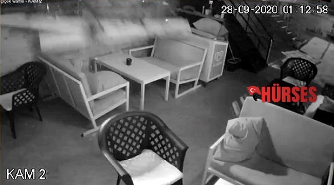 Kontrolden çıkan otomobil iş yerine uçtu