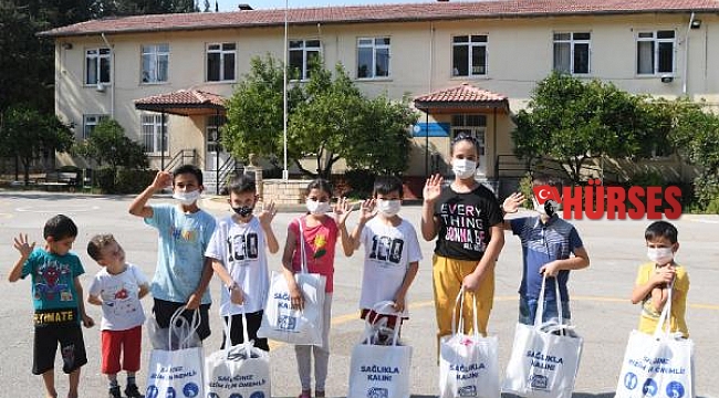 Konyaaltı Belediyesi'nden öğrencilere kırtasiye yardımı