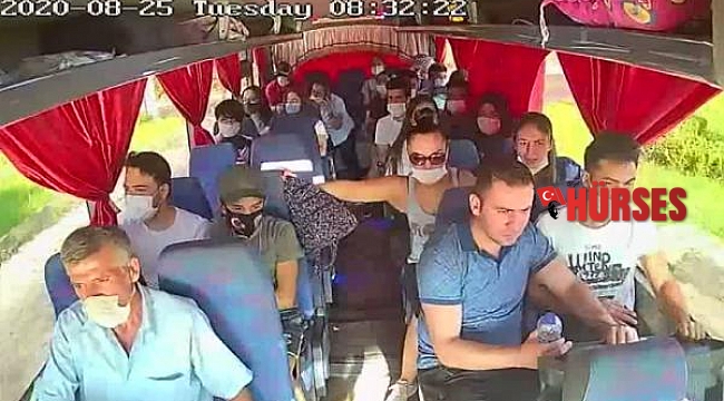 Midibüsün kırmızı ışıkta bekleyen 4 araca çarptığı kaza kamerada