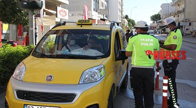 Polisten maske ve trafik uygulaması