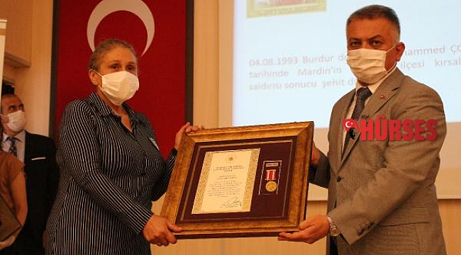 Şehit yakınları, madalyaları gözyaşlarıyla aldı