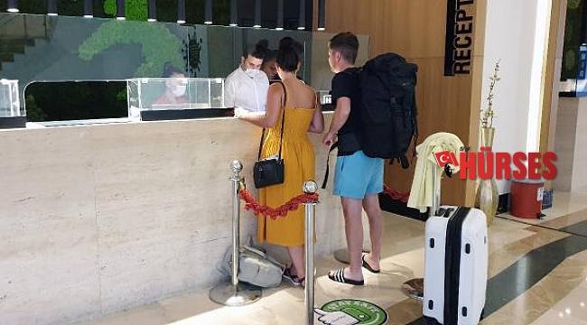 Turizm çalışanları, işlerinin başında olmaktan mutlu