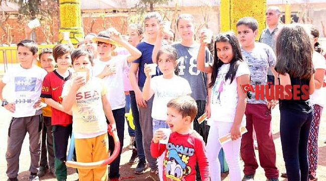 Tütüncü'den ilk teneffüs zilinde öğrencilere portakal suyu