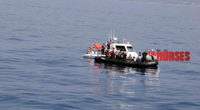 Yunanistan'ın geri ittiği 19 kaçak göçmen kurtarıldı