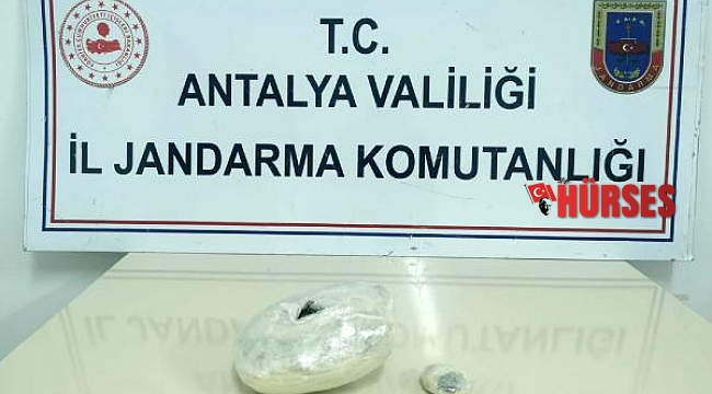 1 kilo esrarla yakalandı