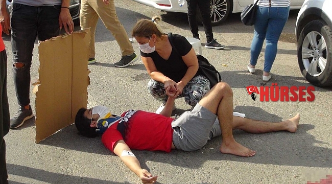 Anne, ağır yaralanan oğlunun elini bir an bırakmadı