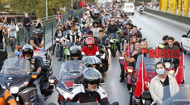 Antalya'da motosikletli kortejle Cumhuriyet kutlaması