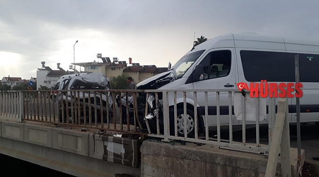 Antalya'da servis aracı ve otomobil çarpıştı: 1 yaralı