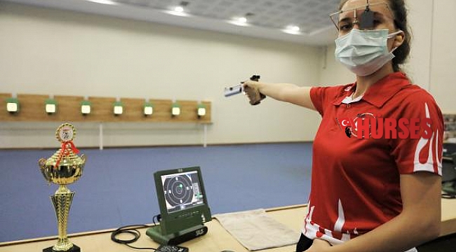 Ateşli silahların 'akrep' kızı sponsor arıyor
