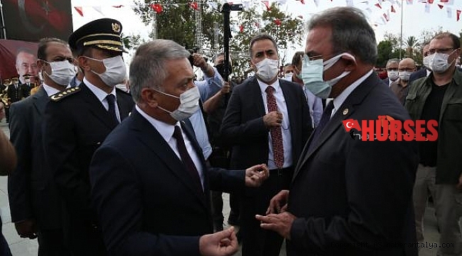 Cumhuriyet Meydanı'nda 'çelenk' tartışması