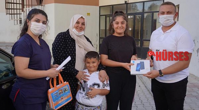 Finike'de öğrencilere tablet