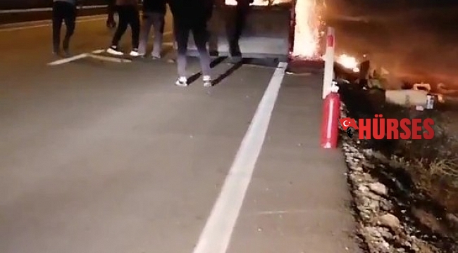 Kamyonet kasasındaki yangını söndürmek için seferber oldular