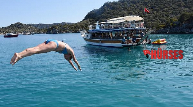 Kekova'ya ekimde de turist akını
