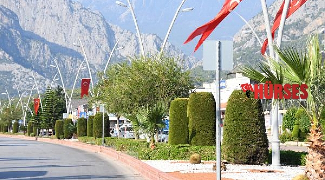 Kemer, Türk bayraklarıyla süslendi