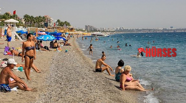 Konyaaltı Sahili, turistlere kaldı