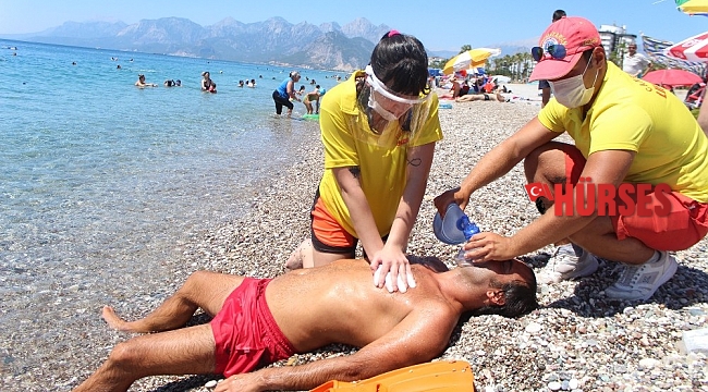 Konyaaltı Sahili'nin cankurtaranları 250 vakaya müdahale etti
