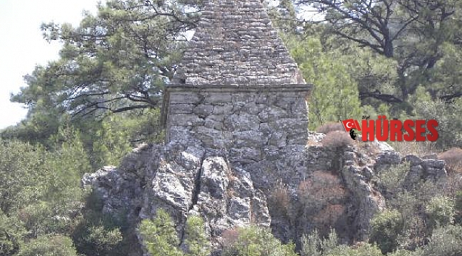 Marmaris'te piramit mezar harabeye döndü
