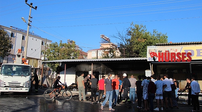 Mobilya deposunda yangın