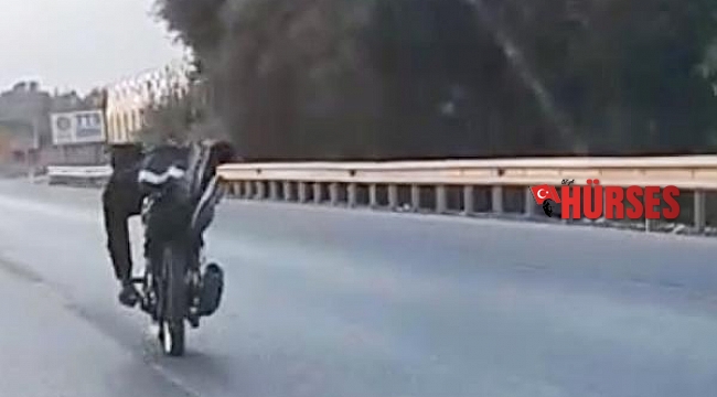 Motosiklet sürücüsünün tehlikeli yolculuğu kamerada