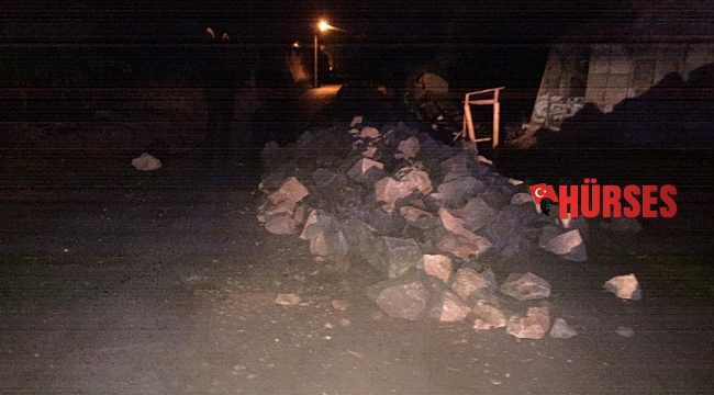Taş yığınlarına çarpan motosiklet sürücüsünden acı haber