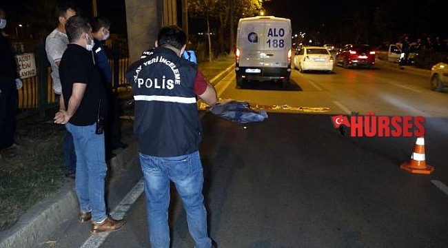 Üst geçitten atladı, otomobilin altına kalıp öldü