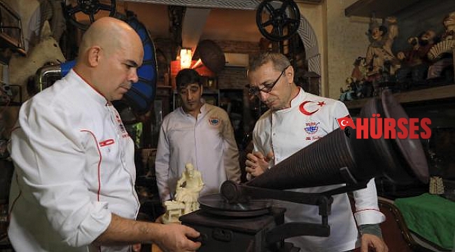 35 kilo çikolatayla 113 yıllık gramofonun aynısını yaptı
