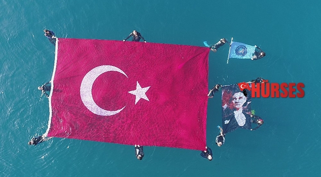 54 metrekarelik bayrakla Ata'yı andılar