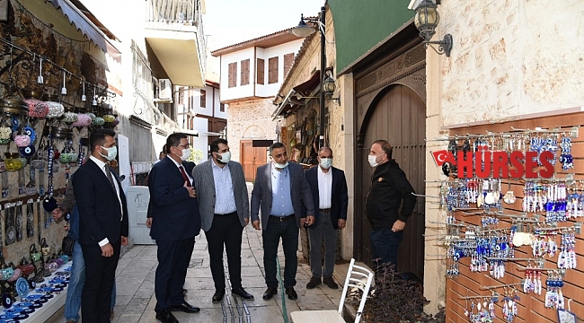 AESOB Başkanı Dere, Kaleiçi esnafının sıkıntılarını dinledi