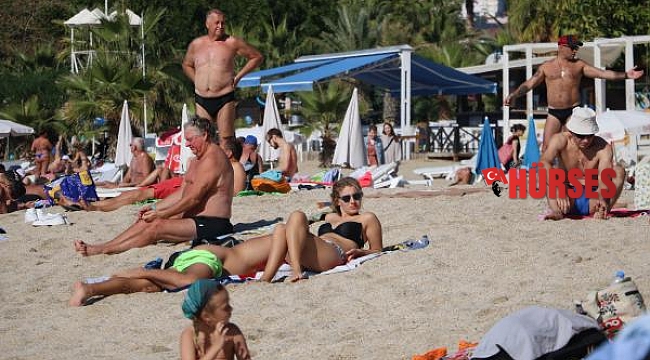 Alanya'da, deniz keyfi kasım ayında da sürüyor