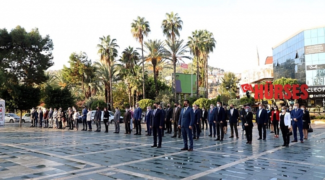 Alanya'da Öğretmenler Günü korona gölgesinde kutlandı