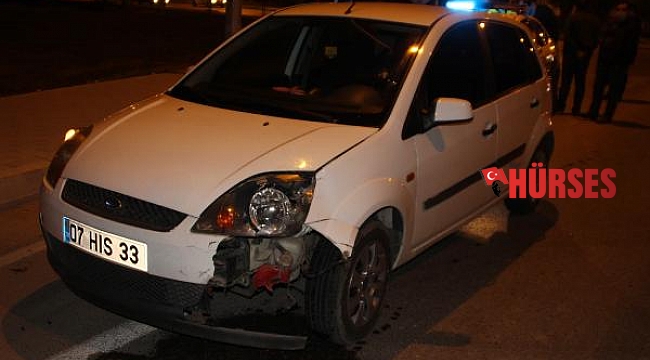 Ambulansa yol vermek isterken otomobil çarptı