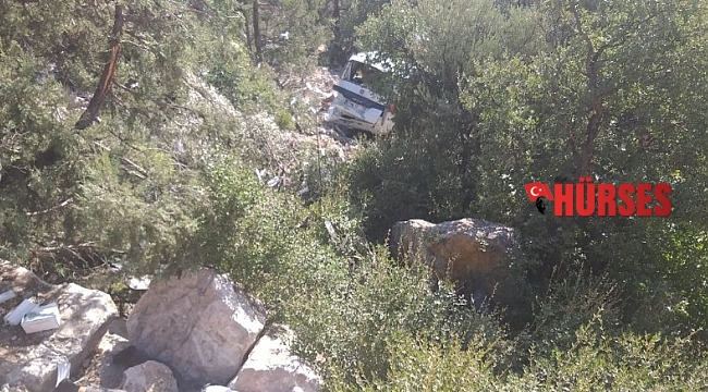 Antalya'da uçuruma yuvarlanan kamyonet sürücüsü yaşamını yitirdi